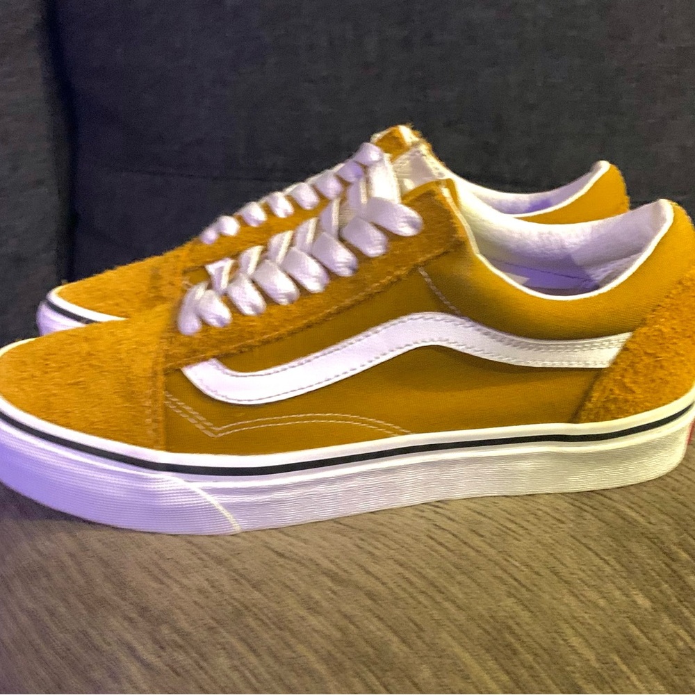 Puma Suede “Pebble Gum” Tan and Brown Sneakers. Preowned. Men’s size 8.5